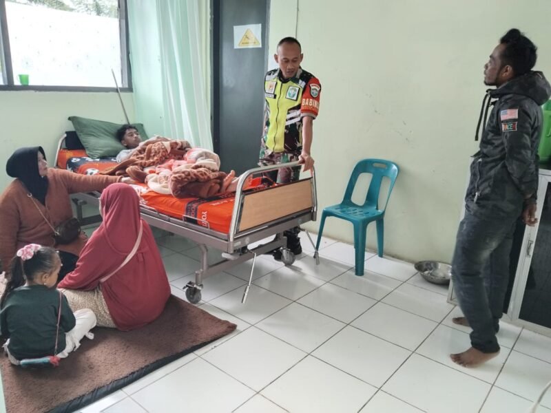 Wujud Kepedulian Di Wilayah Binaan, Babinsa Koramil 04/PRG Besuk Warga Yang Sakit.Jadi Pribadi Unggul foto.Dok: Rahmat Ramadhan/Acehnow 