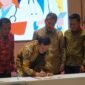 Wakil Gubernur Aceh, Fadhlullah saat mendampingi Rektor USK, Marwan saat melakukan penandatanganan kerjasama antara kemenristek dan pemerintah daerah di Kemenristek, Senayan, Jakarta Pusat, Selasa, 22 Juli 2025. Foto: Dok
Humas BPPA