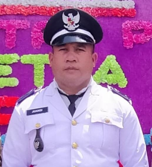 Juandi Reje (Kepala Desa) Gunung Sayang , Kecamatan Mesidah.Foto Dok: (Pribadi)