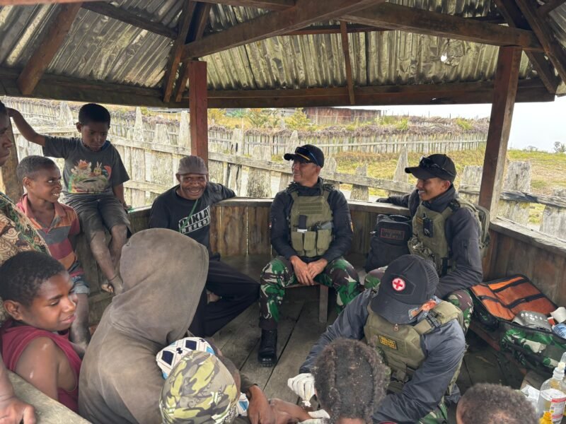 Peduli Kesehatan Warga, Satgas Yonif 112/DJ Terjun Langsung ke Honai Warga. (Foto: Dok. Misri/Acehnow).