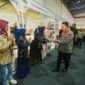 ‎Bhayangkari Aceh Tampilkan Kupi Khop dalam Bazar Nusantara 2025. (Foto: Dok. Misri/Acehnow).