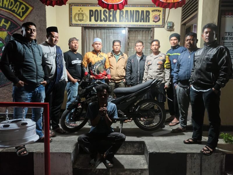 Dalam waktu kurang dari tiga jam, tim asuhan 49 Polsek Bandar berhasil mengungkap dan mengamankan pelaku tindak pidana pencurian sepeda motor (curanmor) yang terjadi di Dusun Mekar Sari, Kampung Purwosari, Kecamatan Bandar, Kabupaten Bener Meriah. dok. Polres Bener Meriah