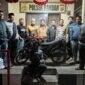 Dalam waktu kurang dari tiga jam, tim asuhan 49 Polsek Bandar berhasil mengungkap dan mengamankan pelaku tindak pidana pencurian sepeda motor (curanmor) yang terjadi di Dusun Mekar Sari, Kampung Purwosari, Kecamatan Bandar, Kabupaten Bener Meriah. dok. Polres Bener Meriah