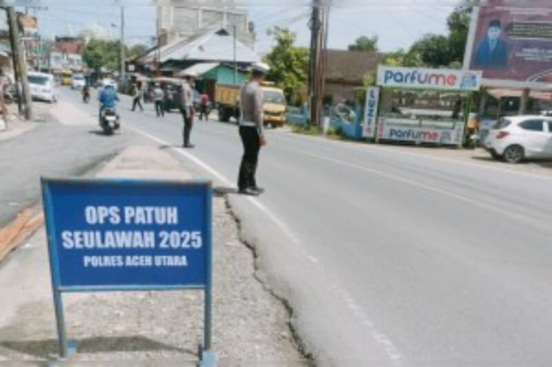 Personel Satlantas Polres Aceh Utara menggelar Operasi Patuh Seulawah 2025 di kawasan Pantonlabu, Kecamatan Tanah Jambo Aye, Aceh Utara. Foto: Istimewa