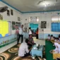 Dalam rangka memberikan edukasi sejak dini kepada pelajar terkait bahaya penyalahgunaan narkoba dan rokok, Satuan Reserse Narkoba Polres Aceh Barat menjadi pemateri dalam kegiatan Masa Ta’aruf Siswa Madrasah (MATSAMA) di MTsN 3 Aceh Barat, Selasa (15/7/2025). dok. Polres Aceh Barat