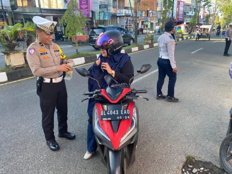 Satuan Lalu Lintas Polres Aceh Barat terus menggencarkan penegakan hukum terhadap pelanggaran lalu lintas melalui pelaksanaan Operasi Patuh Seulawah 2025. Dok. Polres Aceh Barat