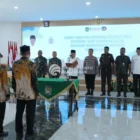Wakil Bupati Asahan, Rianto, S.H., M.A.P secara resmi membaiat dan melantik Dewan Juri Festival Seni Qasidah (FSQ) Tingkat Kabupaten Asahan Tahun 2025. Rabu (30/07/2025). Dok. Kemenag RI