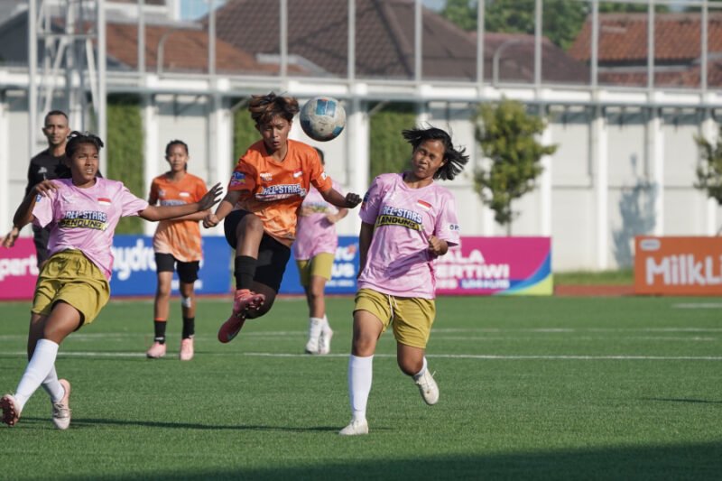 Suasana pertandingan sepak bola putri All Stars HYDROPLUS Piala Pertiwi 2025. dok. PSSI