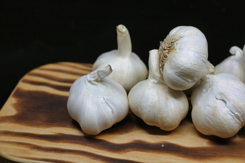 Ilustrasi bawang putih yang memiliki banyak manfaat kesehatan untuk tubuh. Foto oleh pexels.com/Nick Collins