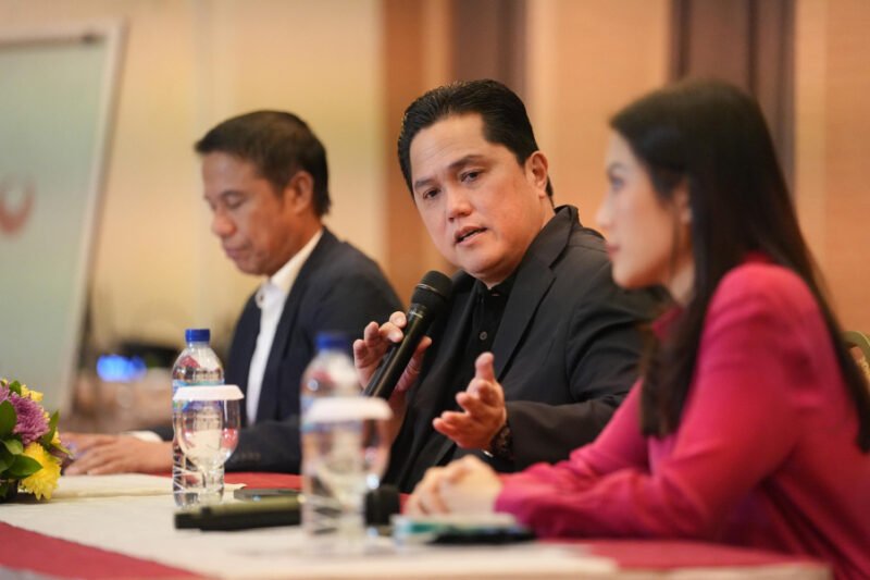 Ketua Umum PSSI, Erick Thohir, menyampaikan apresiasi atas respons positif Konfederasi Sepak Bola Asia (AFC) yang memenuhi permintaan Indonesia terkait penyesuaian jadwal pertandingan tim nasional pada babak keempat Kualifikasi Piala Dunia FIFA 2026 zona Asia di Grup B. Dok. PSSI