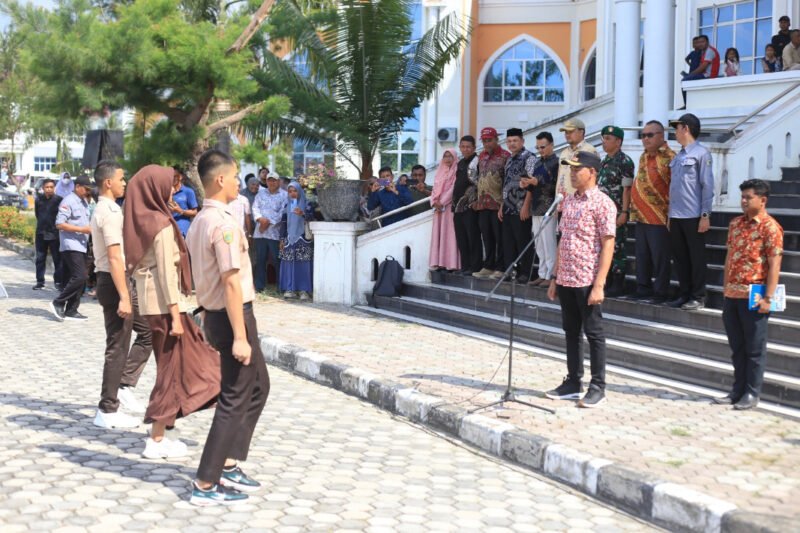 Wakili Pemerintah Kabupaten Aceh Utara, Wakil Bupati secara resmi melepas 35 calon anggota Pasukan Pengibar Bendera Pusaka (Paskibraka) yang akan bertugas pada peringatan Hari Ulang Tahun (HUT) ke-80 Republik Indonesia tahun 2025. Dok. Pemkab Aceh Utara