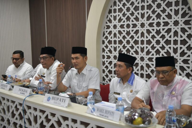 Sekda Aceh, M. Nasir didampingi Para Asisten, Kadis Syariat Islam, Kepala BPKA melakukan Rapat Teknis kesiapan pelaksanaan MTQ Ke-XXXVII diruang Rapat Kantor Bupati Pidie Jaya, Meureudu, Jumat, 22 Agustus 2025. dok. Ist