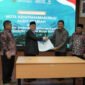 Irjen Kemenag tandatangani MoU Audit Syariah bersama Dirjen Bimas Islam, Kamis (31/7/2025). Dok. Kemenag RI