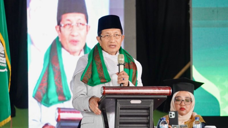 Menag beri sambutan pada Wisuda Sarjana Angkatan ke-XXI dan Milad ke-31 Institut Miftahul Huda Al Azhar, Banjar, Jawa Barat, Minggu (3/8/2025). dok. Kemenag RI