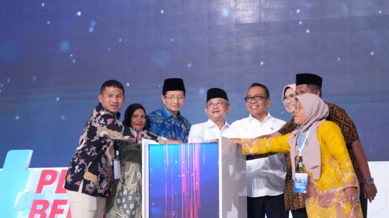 Menteri Agama Nasaruddin Umar menghadiri peluncuran program bantuan afirmasi bagi para guru, yang digelar dalam rangka memperingati Hari Ulang Tahun ke-80 Republik Indonesia. dok. Kemenag RI