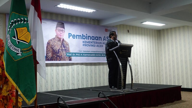 Sekjen Kamaruddin Amin saat memberikan pembinaan kepada Aparatus Sipil Negara (ASN) di lingkungan Kanwil Kemenag Provinsi Aceh. dok. Kemenag RI