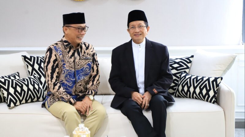 Menag Nasaruddin Umar, berbincang dengan Kepala BKN Zudan Arif Fakrulloh di Kantor Kemenag, Jakarta, Selasa (12/8/2025). dok. Kemenag RI