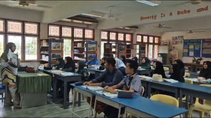 (SMK) Sungai Bayor, Malaysia terima surat pena dari MAN 2 Tapteng. dok. Kemenag RI