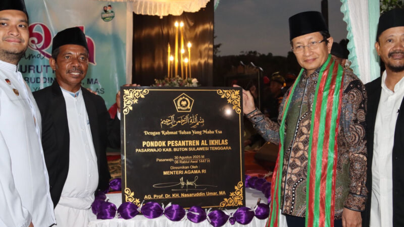 Menteri Agama Nasaruddin Umar meresmikan Pondok Pesantren Al-Ikhlas di Pasar Wajo, Kabupaten Buton, Sulawesi Tenggara, Sabtu (30/8/2025). dok. Kemenag RI