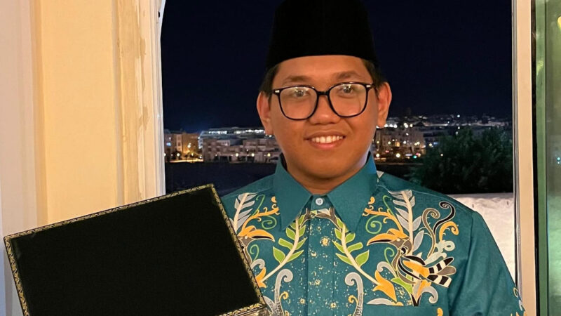 Mahasiswa Prodi Hukum Keluarga Fakultas Syariah, Ahmad Fadhil, meraih Juara II Cabang Tahfidz 5 Juz dan Tilawah pada Musabaqah Tilawatil Qur’an (MTQ) Internasional di Maroko. dok. Kemenag RI
