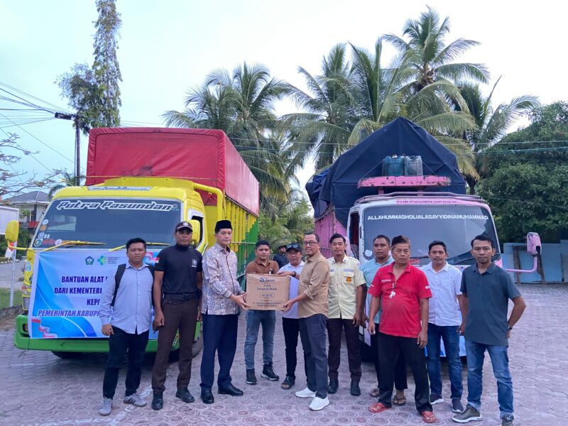 Aceh Selatan juga menerima bantuan alat kesehatan (alkes) dan Bahan Habis Pakai Medis (BHPM) senilai hampir Rp 2 miliar yang telah berstandar WHO untuk 27 Puskesmas dan RSUD. dok. Ist
