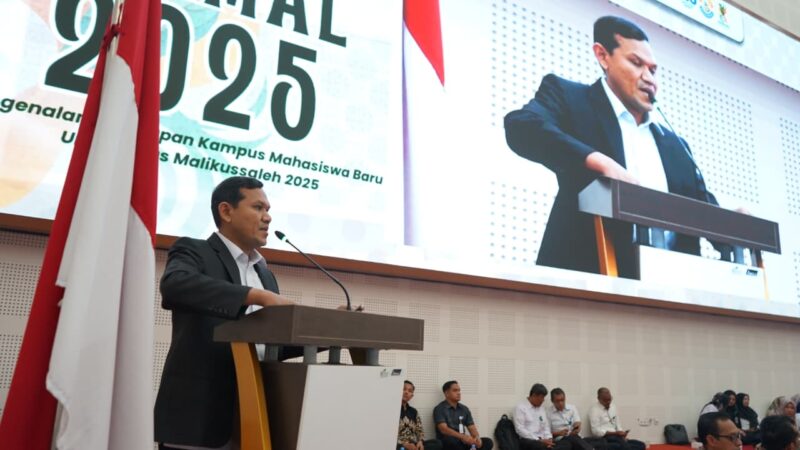 Wakil Gubernur Aceh Fadhlullah Menyampaikan Kuliah Umum dihadapan ribuan Mahasiswa Baru Universitas Malikulsaleh, di Auditorium Unimal, Releut, Aceh Utara, Senin, 25 Aagustus 2025. dok. Ist
