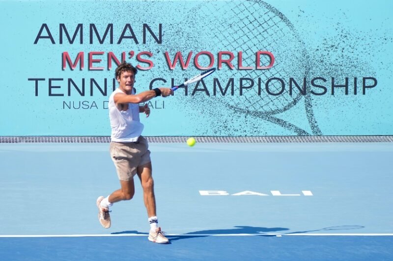 Menteri Pemuda dan Olahraga Republik Indonesia (Menpora RI) Dito Ariotedjo menyaksikan laga final turnamen internasional AMMAN Mineral Men’s World Tennis Championship 2025 yang digelar di kawasan wisata ITDC Nusa Dua, Kabupaten Badung, Bali, Minggu (3/8/2025). Dok. Gilang/kemenpora.go.id