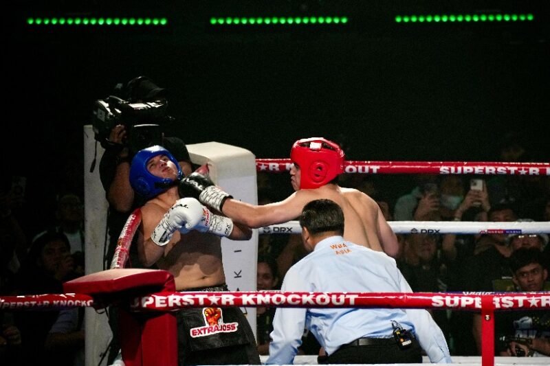 Menteri Pemuda dan Olahraga Republik Indonesia (Menpora RI) Dito Ariotedjo turut hadir menyaksikan gelaran Superstar Knockout Vol.3 bertajuk “King of the Ring” yang menampilkan laga utama antara El Rumi dan Jefri Nichol. Acara berlangsung meriah di Plenary Hall, Jakarta Indonesia Convention Center (JICC), Sabtu (9/8/2025). (foto:Gilang/kemenpora.go.id)
