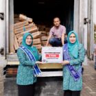 Ketua Forum Peningkatan Konsumsi Ikan Nasional (Forikan) Aceh, Marlina Usman menyerahkan 5 Ton ikan Segar kepada masyarakat yang diterima secara simbolis oleh Ketua Forikan Gayo Lues, Rita Elviani Suhaidi, S.E. dok. Ist