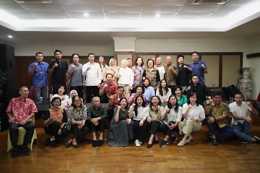 Wakil Menteri Pemuda dan Olahraga (Wamenpora) RI Taufik Hidayat menggelar makan malam bersama para anggota Indonesia Olympians Association (IOA) di kediaman tokoh olahraga Agum Gumelar, Jalan Panglima Polim 3, No 145-146, Melawai, Kebayoran Baru, Jakarta Selatan (Jaksel), Jumat (1/8) malam.(foto:raiky/kemenpora.go.id)