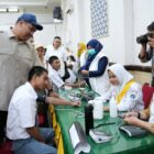 Menteri Pemuda dan Olahraga Republik Indonesia (Menpora RI) Dito Ariotedjo meninjau langsung program Cek Kesehatan Gratis (CKG) yang hari ini Senin (4/8) pagi dilaksanakan di SMK Negeri 26, Jakarta Timur. (foto:Herry/kemenpora.go.id)