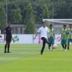 Wakil Menteri Pemuda dan Olahraga Republik Indonesia (Wamenpora RI), Taufik Hidayat membuka turnamen sepak bola usia muda Nusantara Open 2025 di Training Ground Garudayaksa Football Academy, Bekasi, Jawa Barat, Senin (25/8/2025). (foto:Herry/kemenpora.go.id)