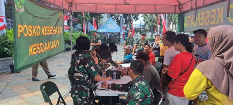 TNI melalui Kodam Jayakarta kembali menunjukkan kepedulian nyata kepada masyarakat dengan menghadirkan berbagai layanan sosial di kawasan Car Free Day (CFD) Sudirman-Thamrin, Jakarta Pusat, pada Minggu (31/8/2025). dok. Penerangan Mabes TNI