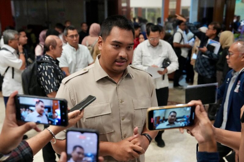 Menteri Pemuda dan Olahraga Republik Indonesia (Menpora RI) Dito Ariotedjo, menyampaikan pesan kepada anak-anak muda yang akan sedang atau akan menyampaikan aspirasi melalui demo agar disampaikan dengan baik tanpa adanya anarkisme.(foto:Gilang/kemenpora.go.id)