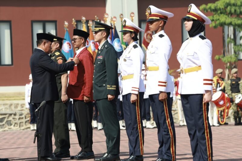 Wakil Menteri Pertahanan (Wamenhan) RI Donny Ermawan Taufanto secara resmi membuka Pendidikan bagi mahasiswa baru Universitas Pertahanan (Unhan) RI Tahun Akademik 2025/2026. Dok. Kemenhan RI