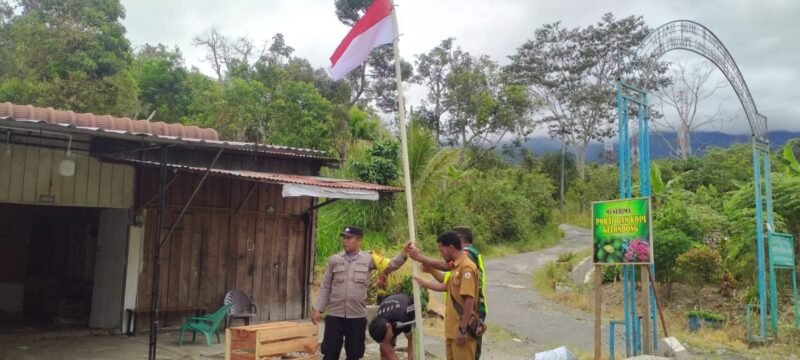 Polsek Pintu Rime Gayo menggelar kegiatan sambang desa serta mengimbau masyarakat untuk mengibarkan Bendera Merah Putih dan meningkatkan kewaspadaan terhadap gangguan kamtibmas. dok. Polres Bener Meriah