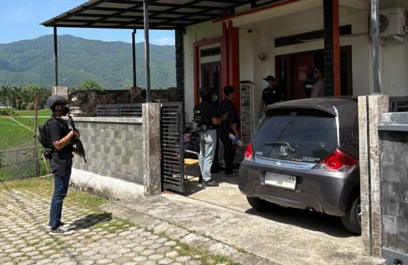 Penggeledahan dan Penangkapan ASN di Banda Aceh oleh Densus 88. (Foto: Dok. Misri/Acehnow).
