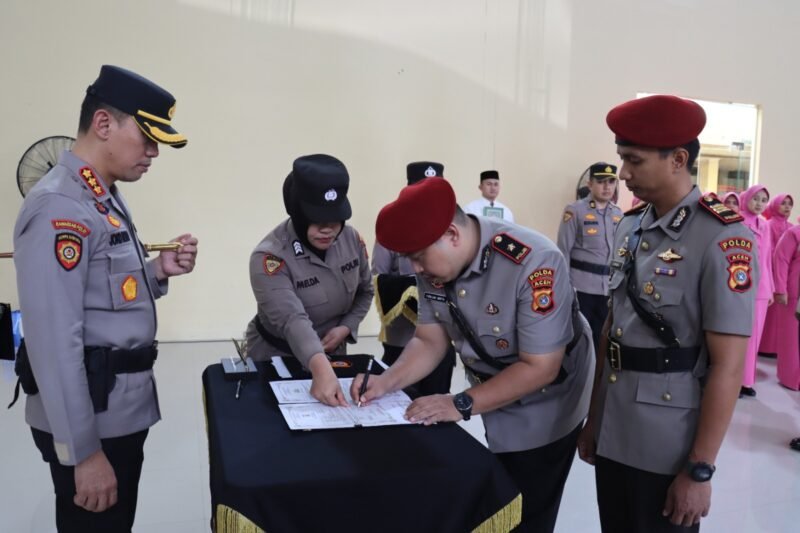 Serah Terima Jabatan Polresta Banda Aceh, Kompol Rubby dan AKP Donna. (Foto: Dok. Misri/Acehnow).