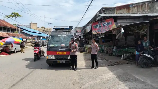 Satuan Binmas Polres Aceh Barat turun langsung ke tengah masyarakat untuk menyampaikan himbauan kamtibmas dalam rangka menyambut Hari Ulang Tahun ke-80 Republik Indonesia, Selasa (5/8/2025) pagi. dok. Polres Aceh Barat