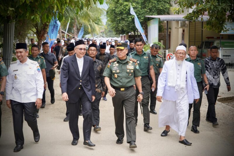 Pangdam Iskandar Muda Kunjungi Dayah Jeumala Amal Lueng Putu, Pidie Jaya.  (Foto: Dok. Misri/Acehnow).
