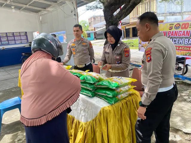 Satuan Lalu Lintas (Satlantas) Polres Aceh Barat menggelar Gerakan Pangan Murah di POD Gardu Lantas, Senin (11/8/2025) pukul 10.30 WIB. dok. Polres Aceh Barat