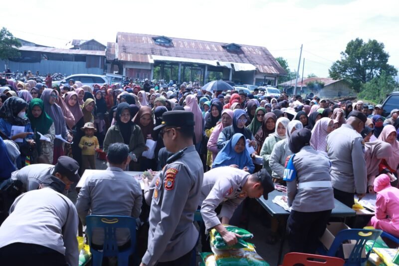 Gerakan Pangan Murah Polres Bener Meriah  di Serbu Warga Kecamatan Bandar.Foto.jadi pribadi unggul Rahmat Ramadhan/Acehnow 