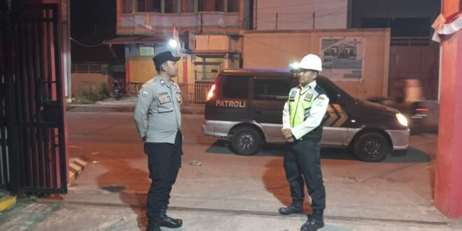 Personel Polsek Banda Sakti, Polres Lhokseumawe, melaksanakan patroli dialogis di sejumlah titik rawan pada Rabu (13/8/2025) malam. dok. Polres Lhokseumawe