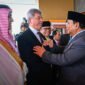 Presiden Prabowo Subianto menghampiri dan menyapa para tokoh nasional dan tamu Internasional yang hadir pada Sidang Tahunan MPR-RI dan Sidang Bersama DPR-RI dan DPD-RI di Gedung Nusantara, Jakarta, pada Jumat, 15 Agustus 2025. (Foto: BPMI Setpres)