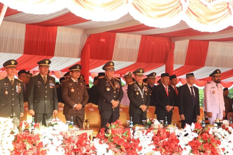 Kapolda Aceh Irjen Pol Dr. Achmad Kartiko mengikuti upacara peringatan hari ulang tahun (HUT) ke-80 Kemerdekaan Republik Indonesia di lapangan Blang Padang, Banda Aceh. (Foto: Dok).
