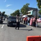 Polsek Baiturrahman Polresta Banda Aceh menurunkan personel untuk mengamankan jalannya pawai karnaval dalam rangka memperingati HUT ke-80 Republik Indonesia yang berlangsung, Senin (18/8/2025). Dok. Polresta Banda Aceh