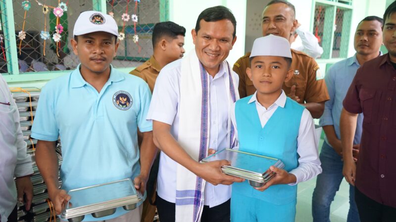 Wakil Gubernur Aceh, Fadhlullah, S.E., meninjau pelaksanaan Program Makanan Bergizi Gratis (MBG) di Kabupaten Aceh Utara, Senin (25/8/2025). Dok. Ist