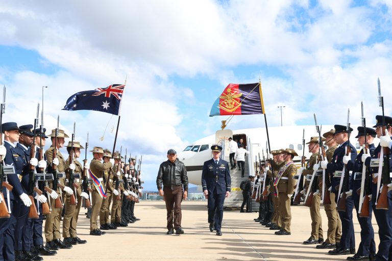 Menteri Pertahanan Republik Indonesia (Menhan RI) Sjafrie Sjamsoeddin tiba di Canberra, Australia, Rabu (27/8/2025). dok. Kemenhan RI