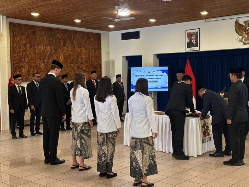 Empat pemain diaspora resmi mengucapkan sumpah setia sebagai Warga Negara Indonesia (WNI) di Kedutaan Besar Republik Indonesia di Den Haag. dok. PSSI