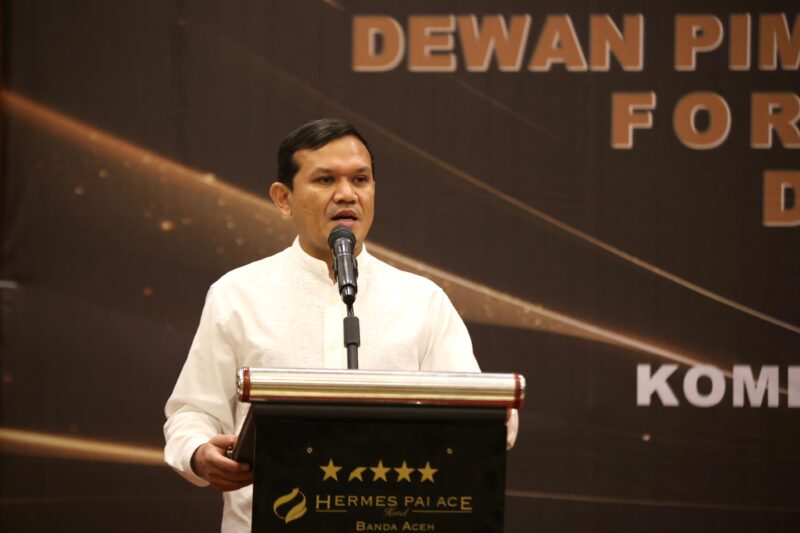 Wakil Gubernur Aceh, Fadhlullah, S.E., memberikan sambutan pada Pelantikan Pengurus DPP Forum Kreatif Perempuan Aceh (DPP-FKPA) di Hermes Palace Hotel, Banda Aceh, Jumat (29/8/2025). Dok. Ist